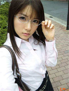 朴妮唛 警服