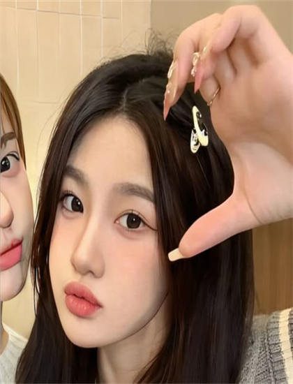 时代背景：《每天都在努力成为女主角》海外的发行策略与文化适应——时代特征的精准把握